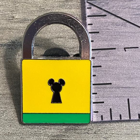 Disney Parks - 2019 Limited Release Pluto Lock Trading Pin - WDW Pluto Pin - Picture 2 of 3